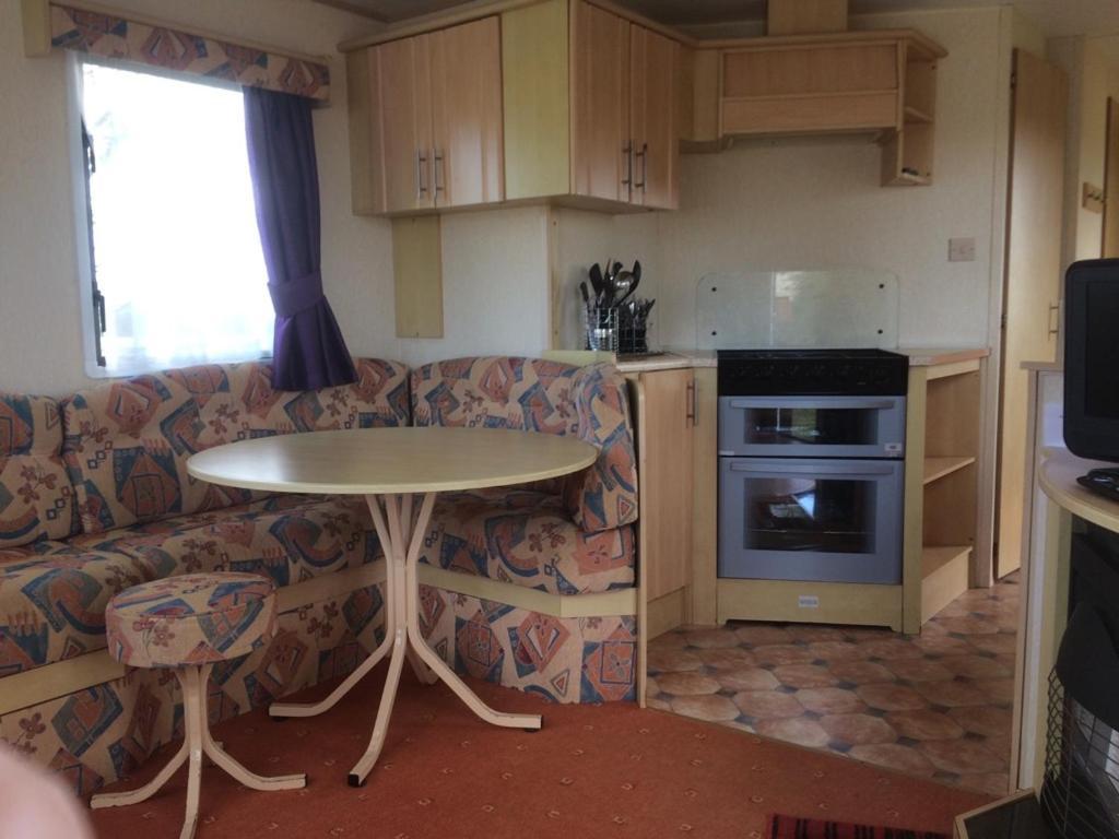 Cosy Caravan At Blackmoor Farm Ludchurch Exterior foto